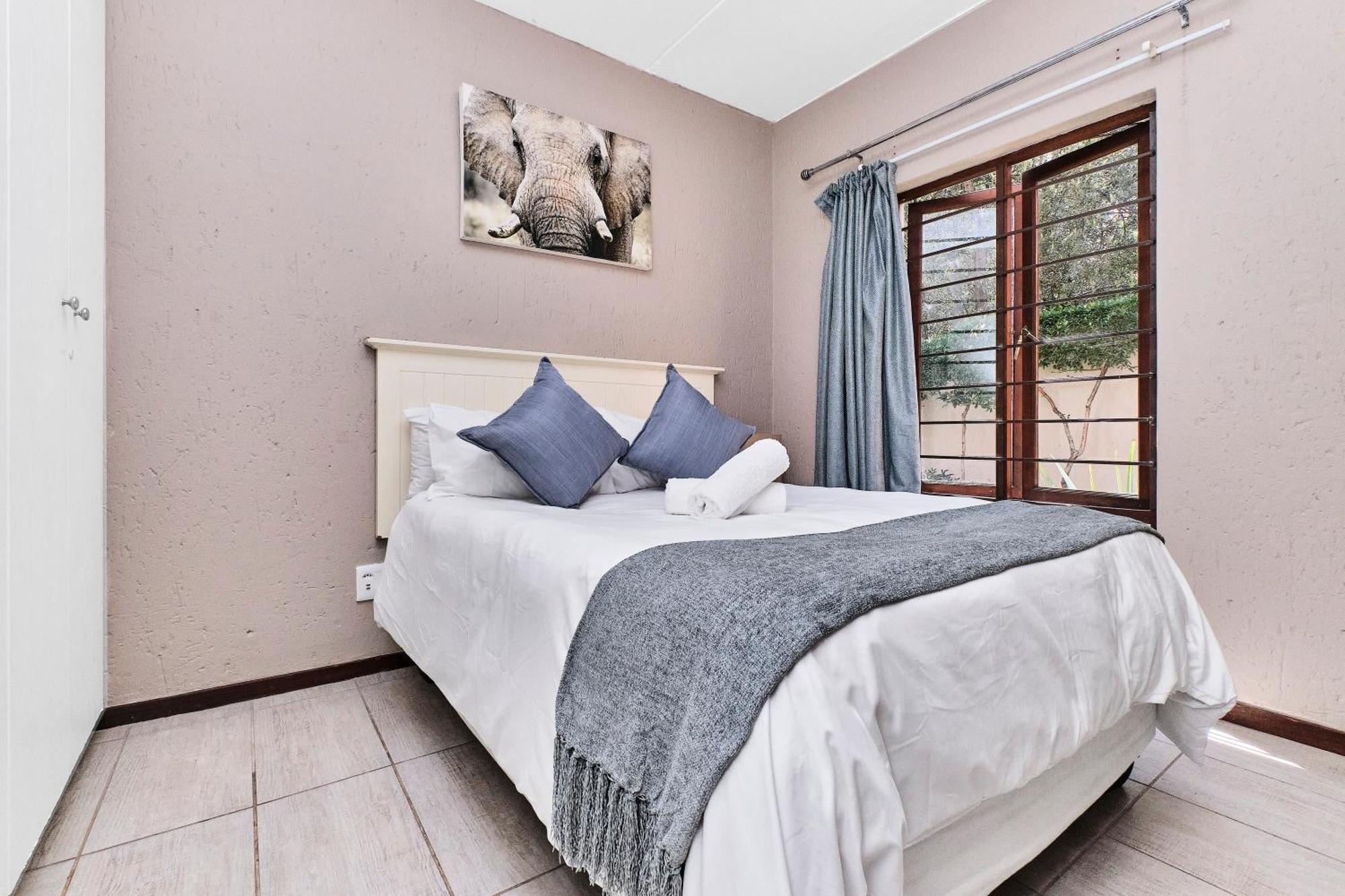 Stylish 2-bed With Wifi, Netflix, Pool & Braai - Prime Broadacres Location *