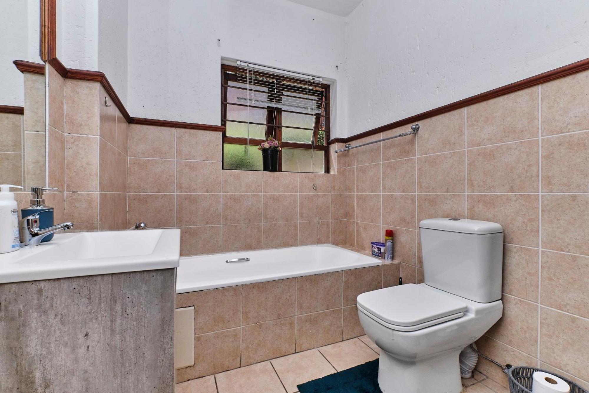 Stylish 2-bed With Wifi, Netflix, Pool & Braai - Prime Broadacres Location Sandton