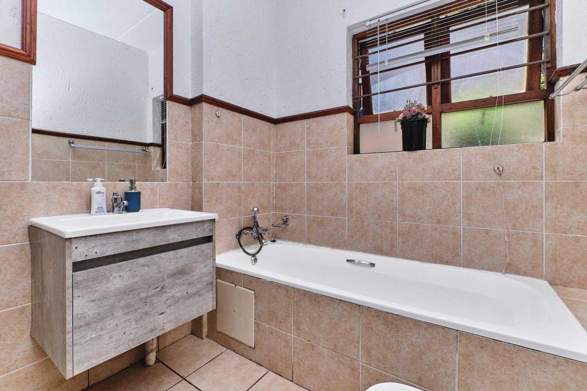Stylish 2-bed With Wifi, Netflix, Pool & Braai - Prime Broadacres Location *